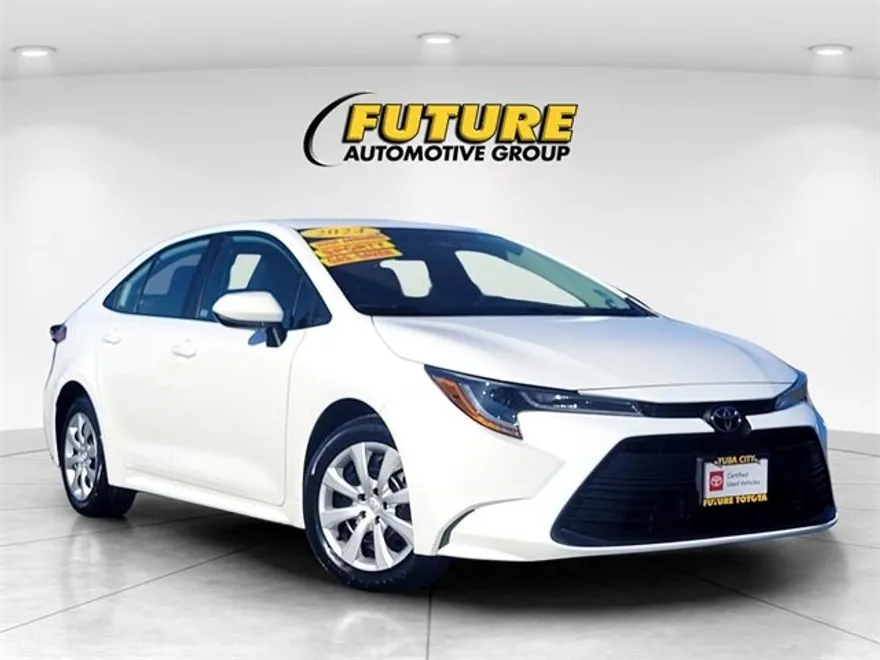 2024 Toyota Corolla LE photo 1