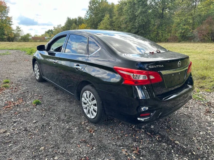2019 Nissan Sentra S photo 1