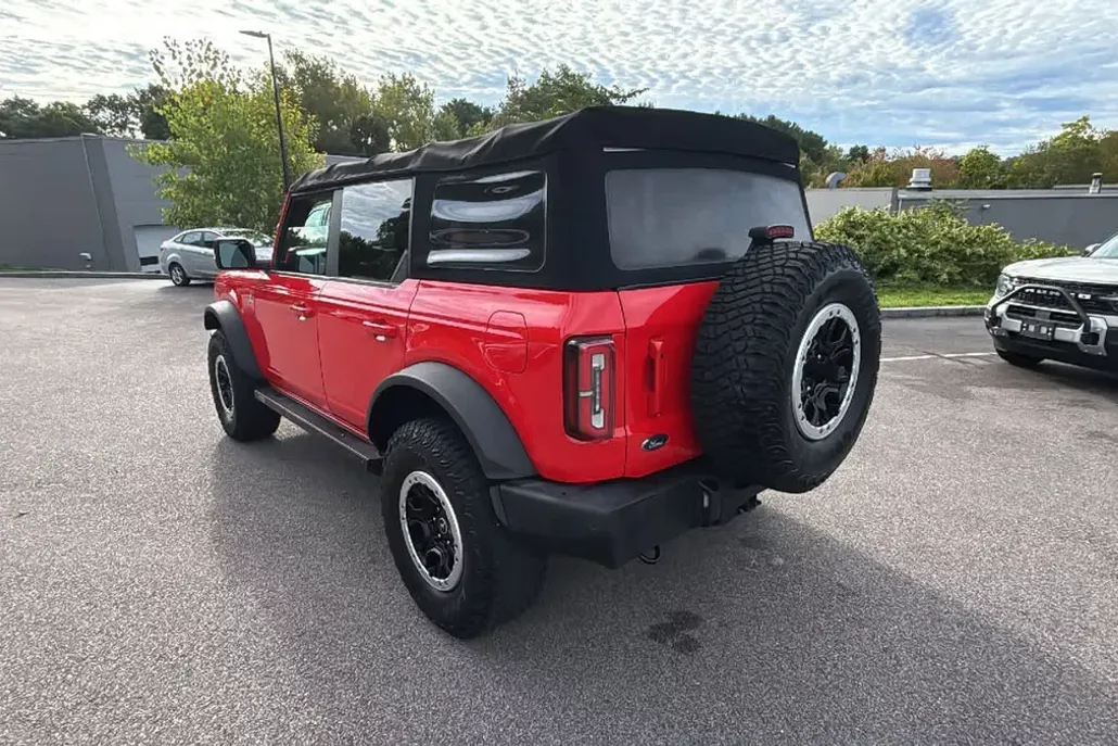 2021 Ford Bronco Outer Banks photo 1