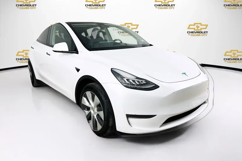 2023 Tesla Model Y Long Range photo 1