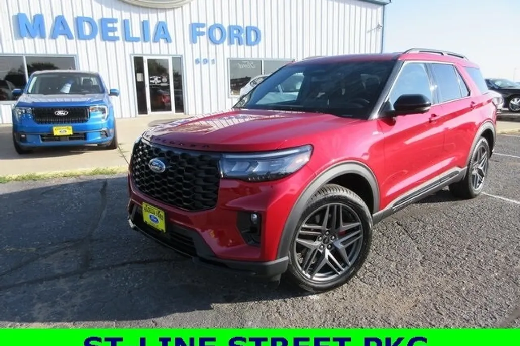 2025 Ford Explorer ST-Line photo 1