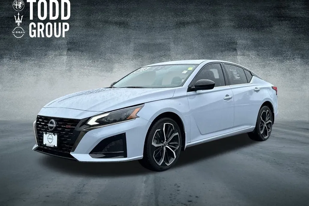 2023 Nissan Altima 2.5 SR photo 1