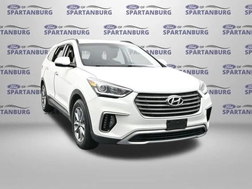 2017 Hyundai Santa Fe SE photo 1