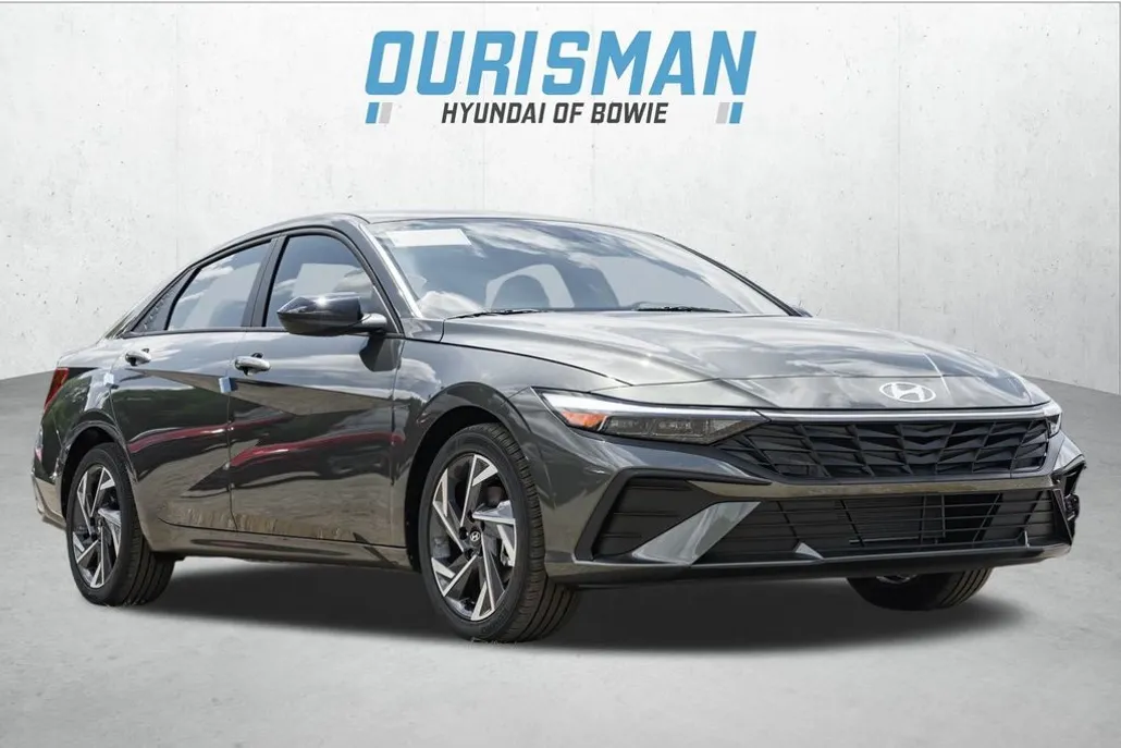 2025 Hyundai Elantra SEL Sport photo 1
