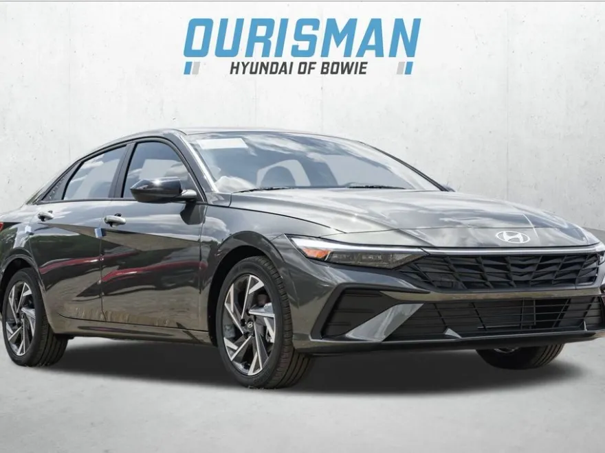 2025 Hyundai Elantra SEL Sport photo 1