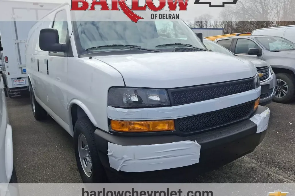 2025 Chevrolet Express Cargo 3500 photo 1