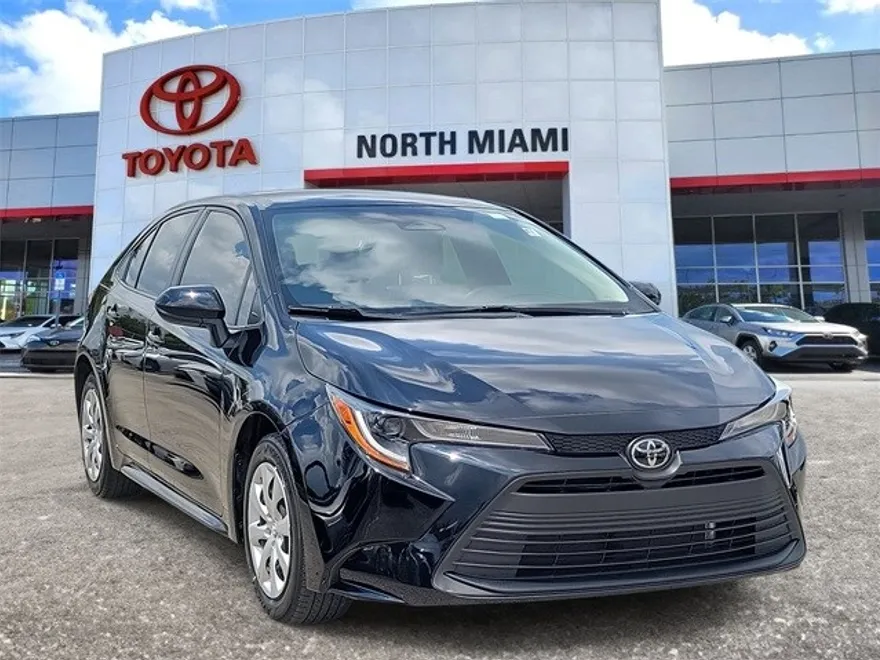 2023 Toyota Corolla LE photo 1
