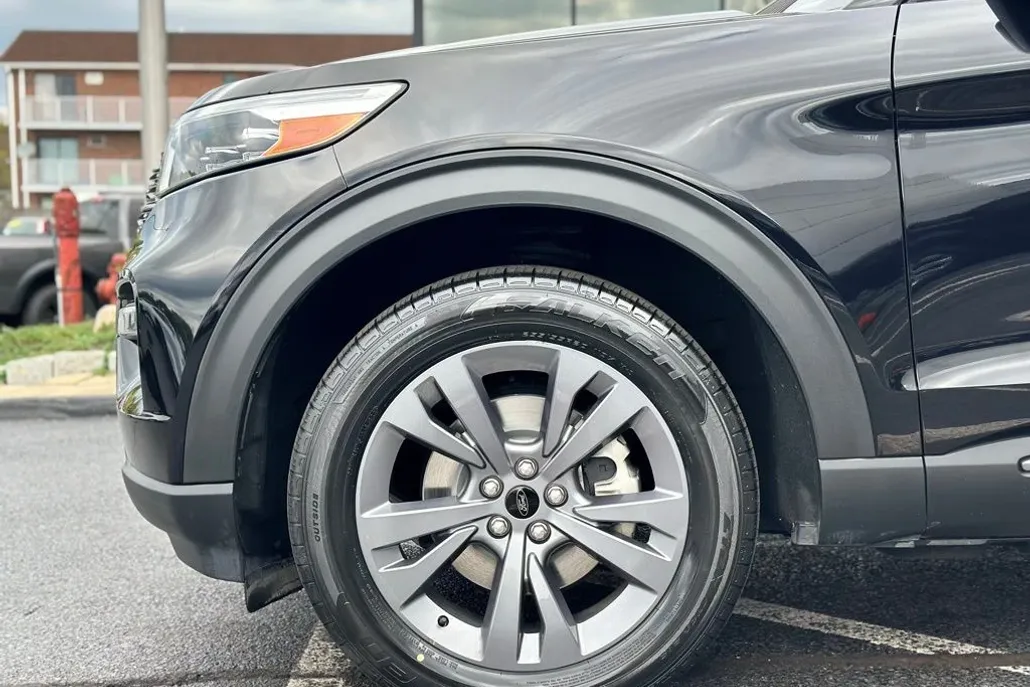 2022 Ford Explorer XLT photo 1