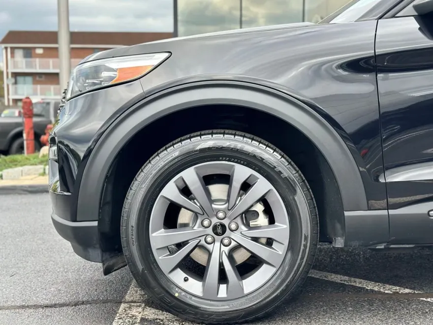 2022 Ford Explorer XLT photo 1