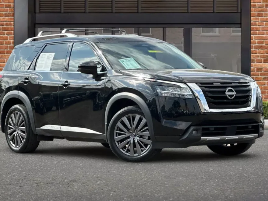 2022 Nissan Pathfinder SL photo 1