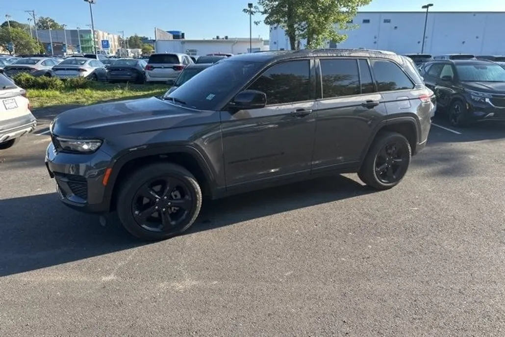 2023 Jeep Grand Cherokee Altitude photo 1