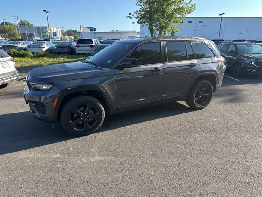 2023 Jeep Grand Cherokee Altitude photo 1