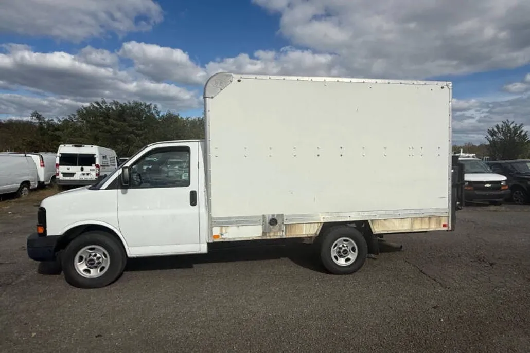 2014 Gmc Savana 3500 Cutaway photo 1