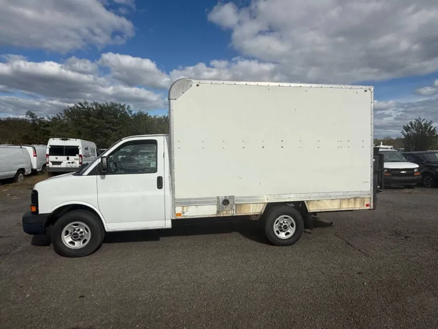 2014 Gmc Savana 3500 Cutaway photo 1