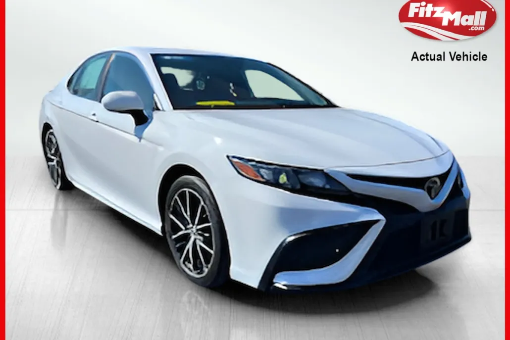 2022 Toyota Camry SE photo 1
