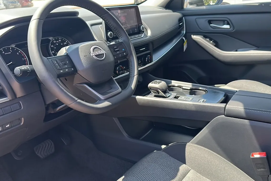 2026 Nissan Rogue SV photo 1