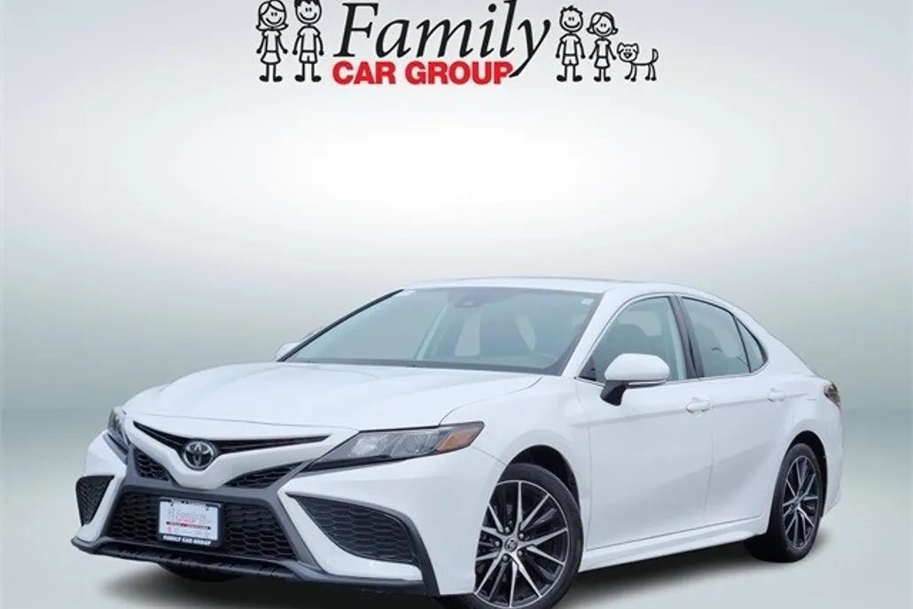 2023 Toyota Camry SE photo 1