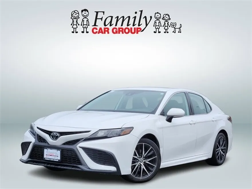 2023 Toyota Camry SE photo 1