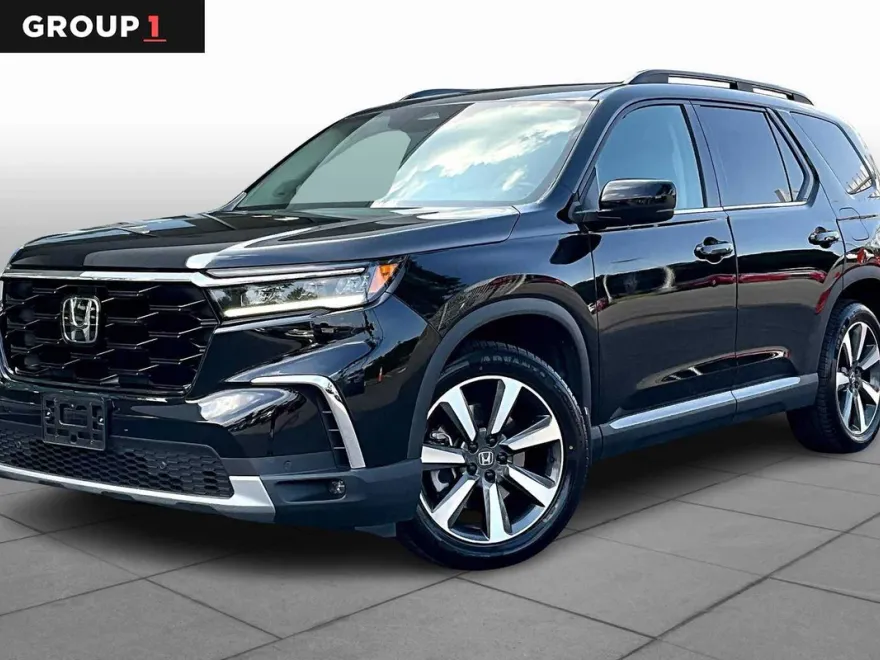 2023 Honda Pilot Touring photo 1