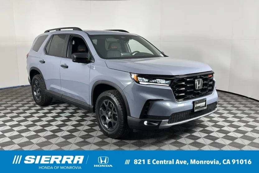 2025 Honda Pilot TrailSport photo 1