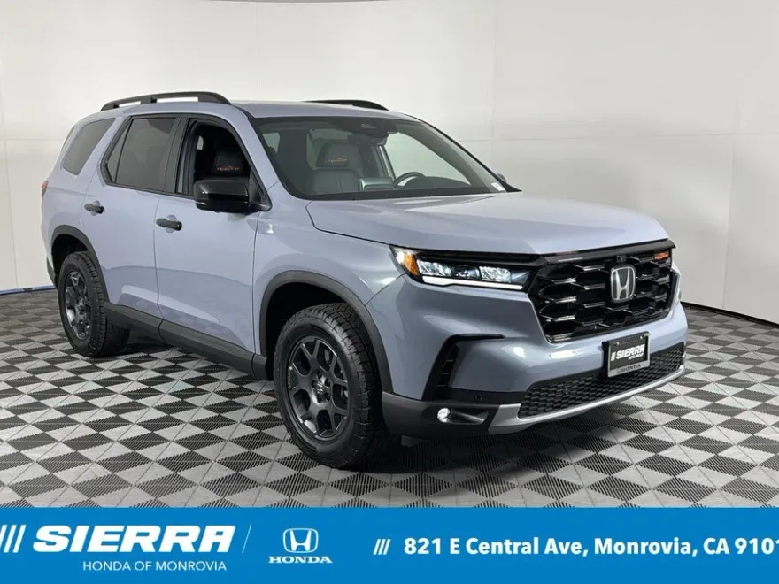 2025 Honda Pilot TrailSport photo 1
