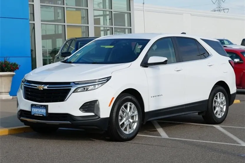 2024 Chevrolet Equinox LT photo 1