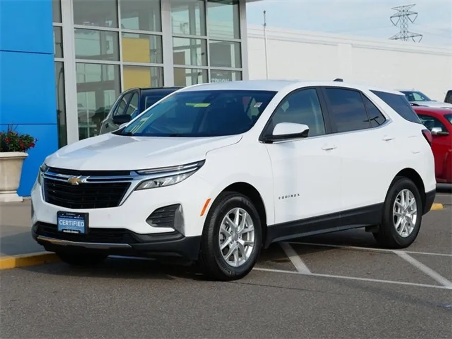 2024 Chevrolet Equinox LT photo 1