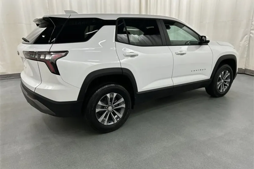 2026 Chevrolet Equinox LT photo 1