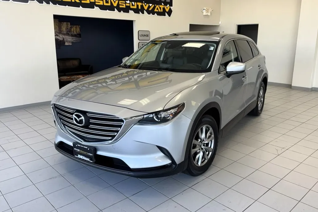 2017 Mazda CX-9 Touring photo 1