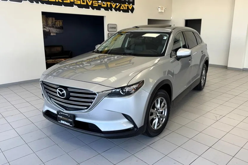 2017 Mazda CX-9 Touring photo 1