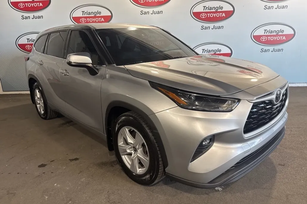 2022 Toyota Highlander LE photo 1