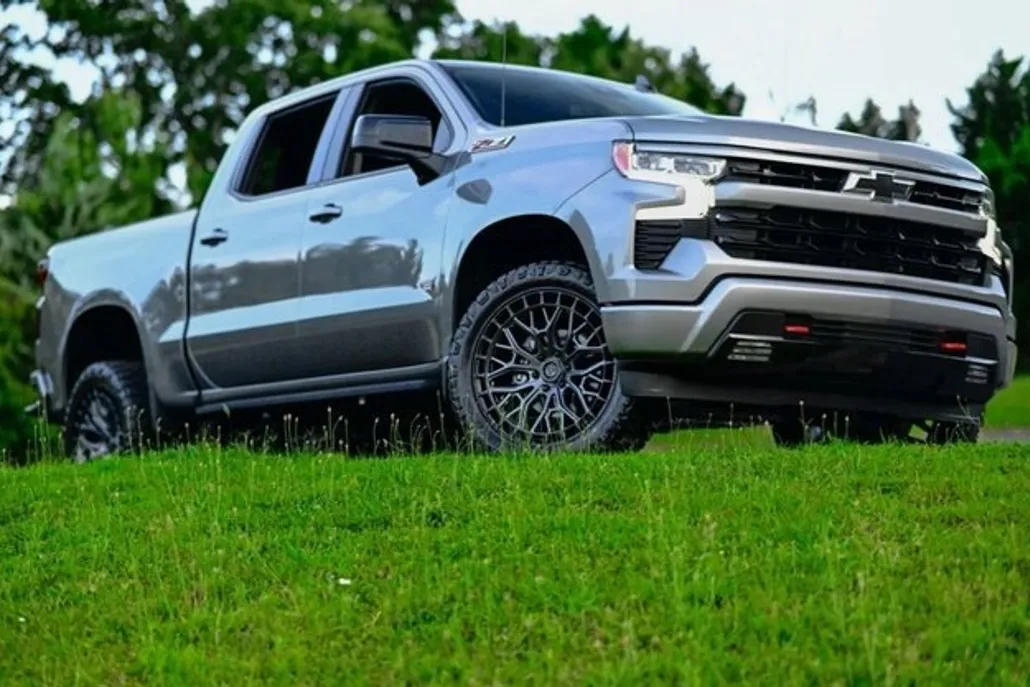 2025 Chevrolet Silverado 1500 RST photo 1