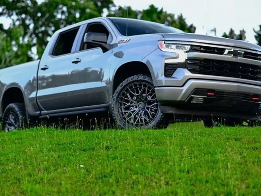 2025 Chevrolet Silverado 1500 RST photo 1