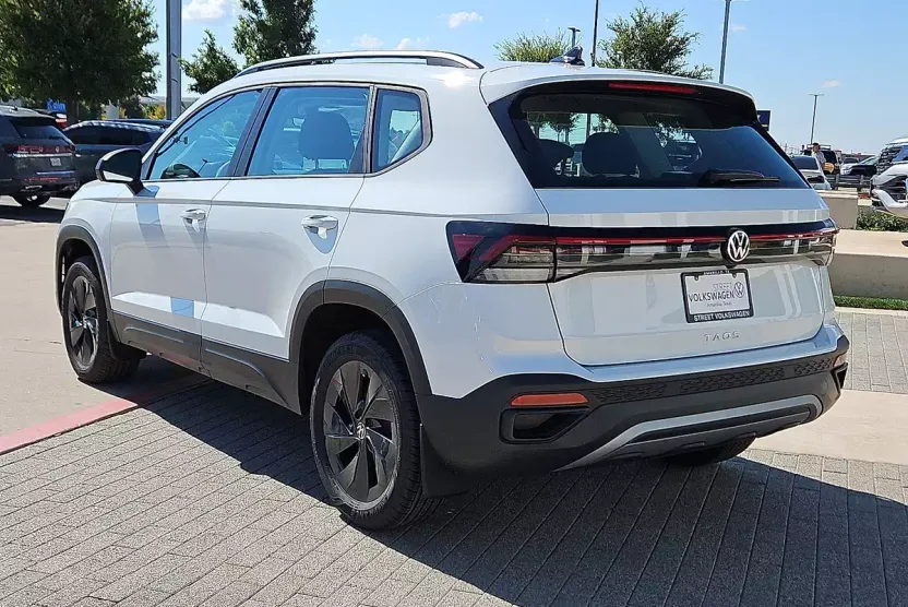 2025 Volkswagen Taos S photo 1