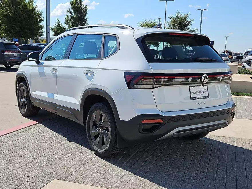 2025 Volkswagen Taos S photo 1