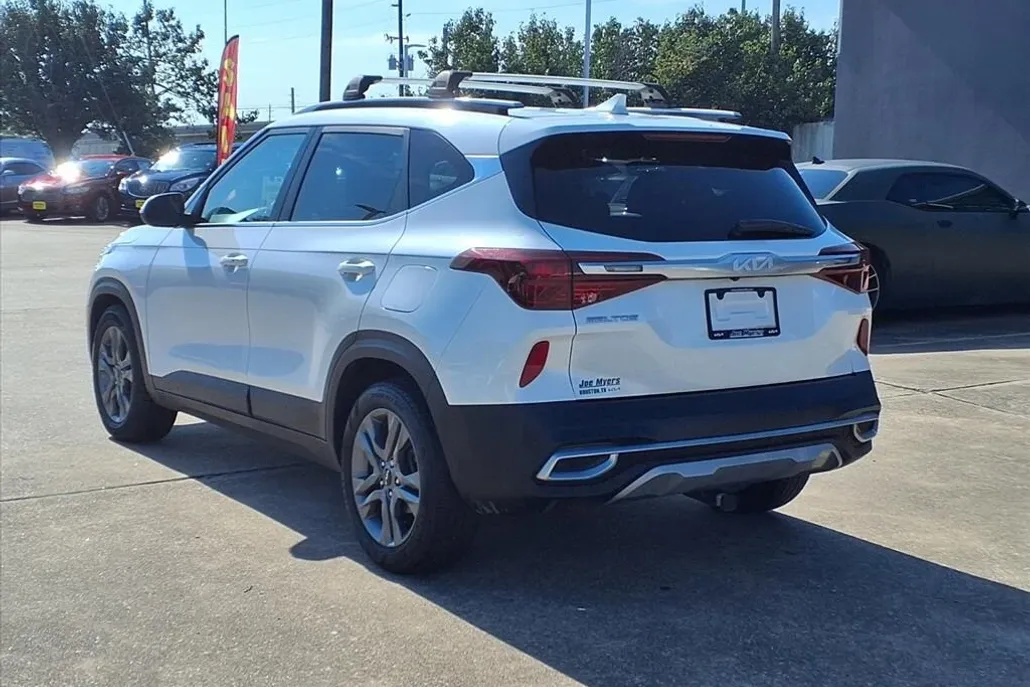 2023 Kia Seltos S photo 1