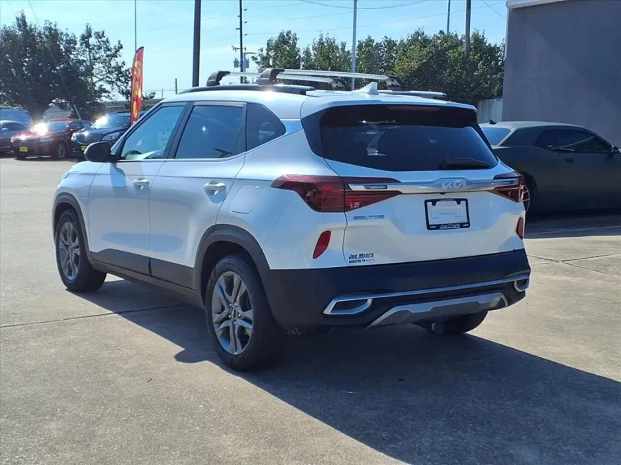 2023 Kia Seltos S photo 1