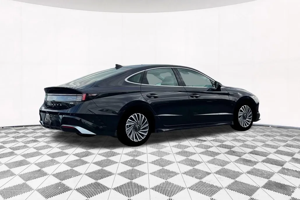 2025 Hyundai Sonata Hybrid Limited photo 1