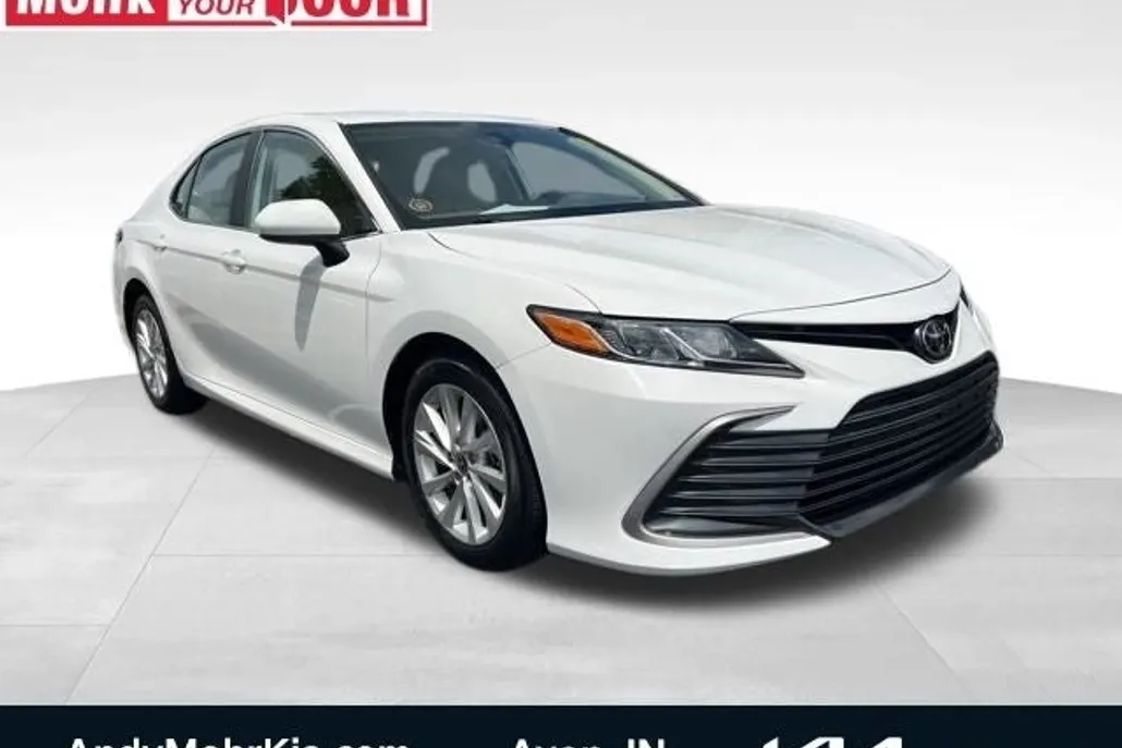 2023 Toyota Camry LE photo 1