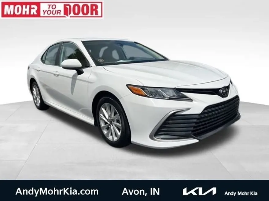 2023 Toyota Camry LE photo 1