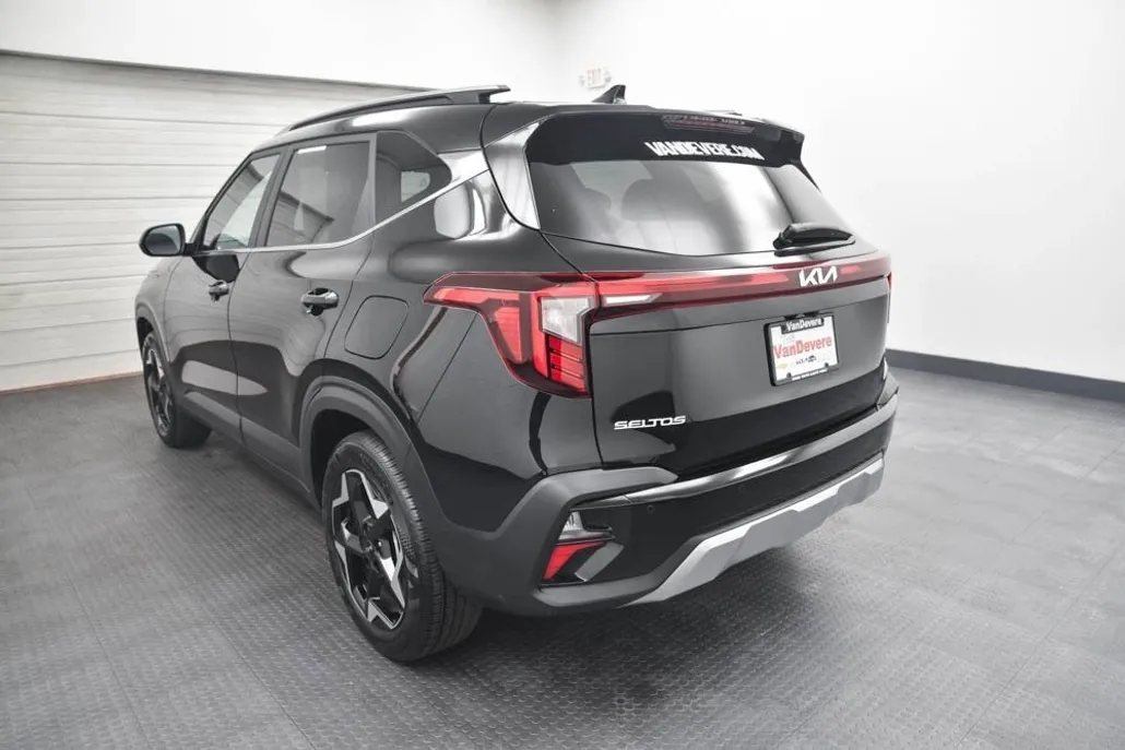 2025 Kia Seltos EX photo 1