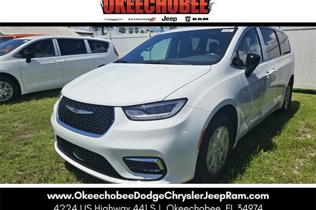 2025 Chrysler Pacifica photo 1