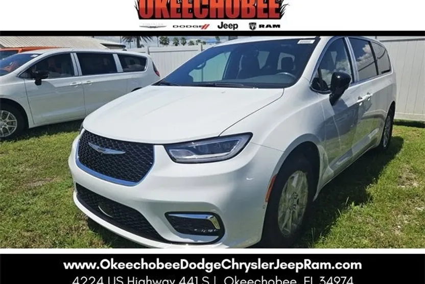 2025 Chrysler Pacifica photo 1