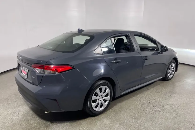 2023 Toyota Corolla LE photo 1