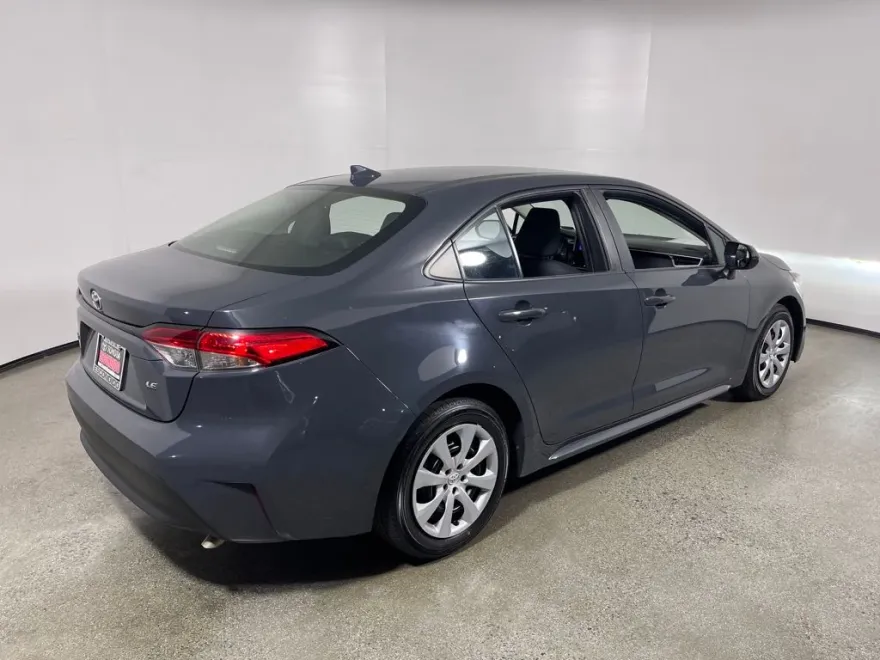 2023 Toyota Corolla LE photo 1
