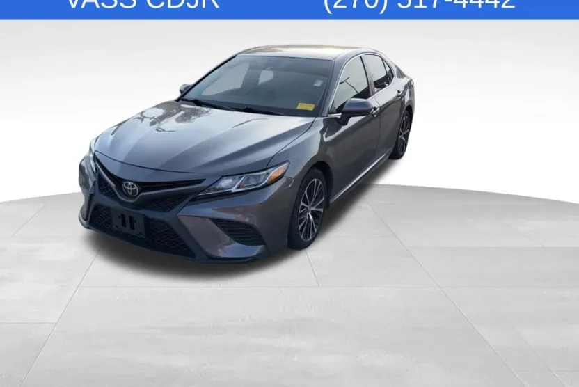 2019 Toyota Camry SE XLE photo 1