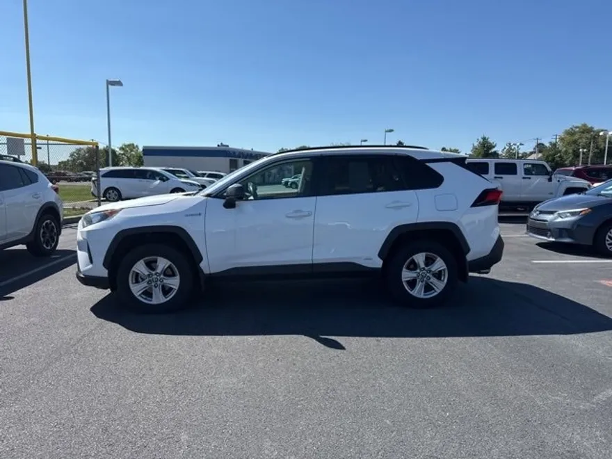 2021 Toyota RAV4 Hybrid LE photo 1