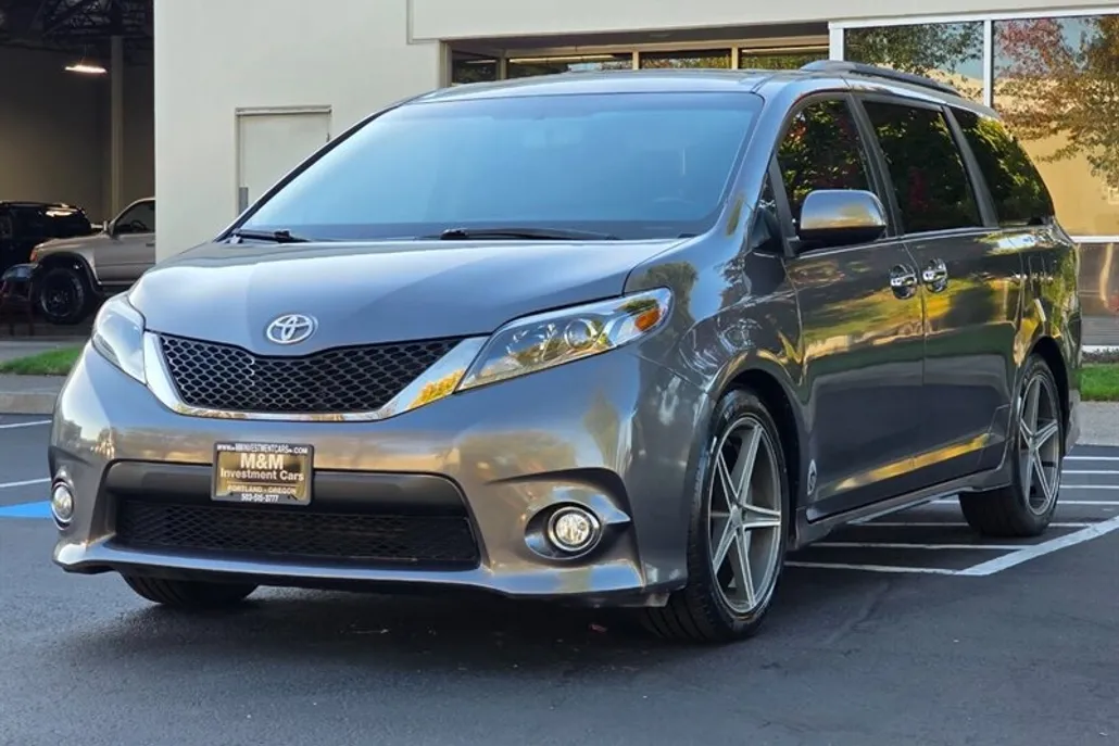 2017 Toyota Sienna SE Premium photo 1