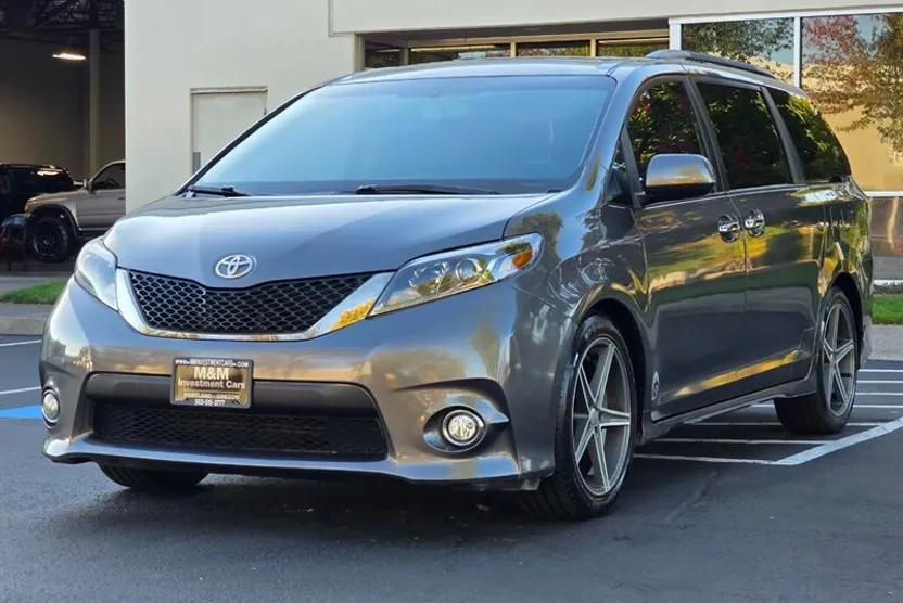 2017 Toyota Sienna SE Premium photo 1