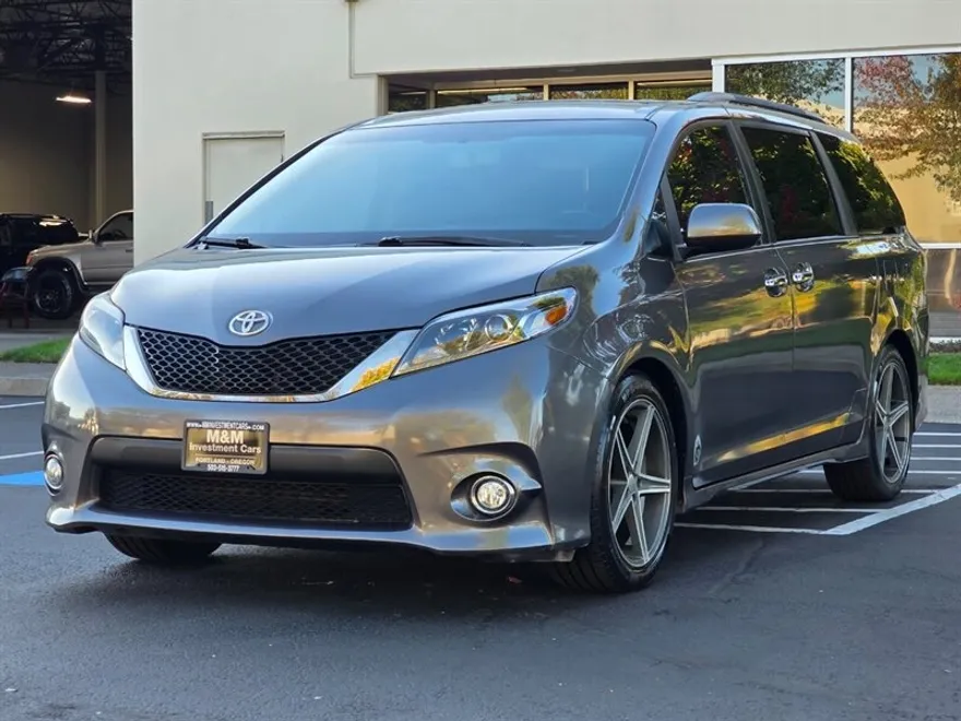 2017 Toyota Sienna SE Premium photo 1